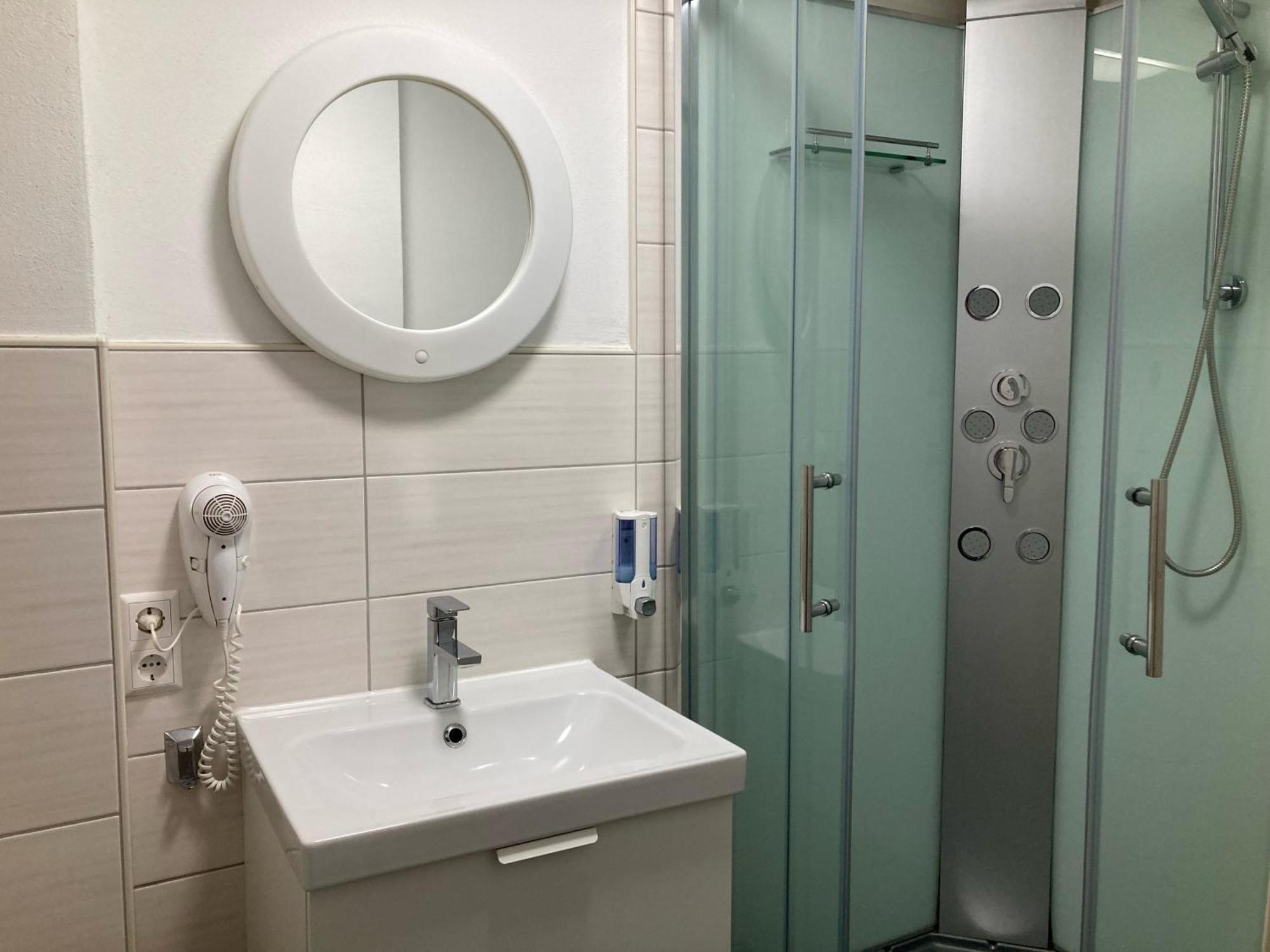 Hotel-Fritz Valwig Exteriör bild